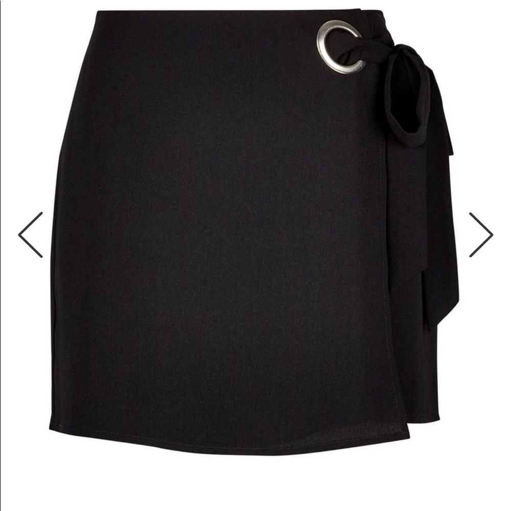 Black skort